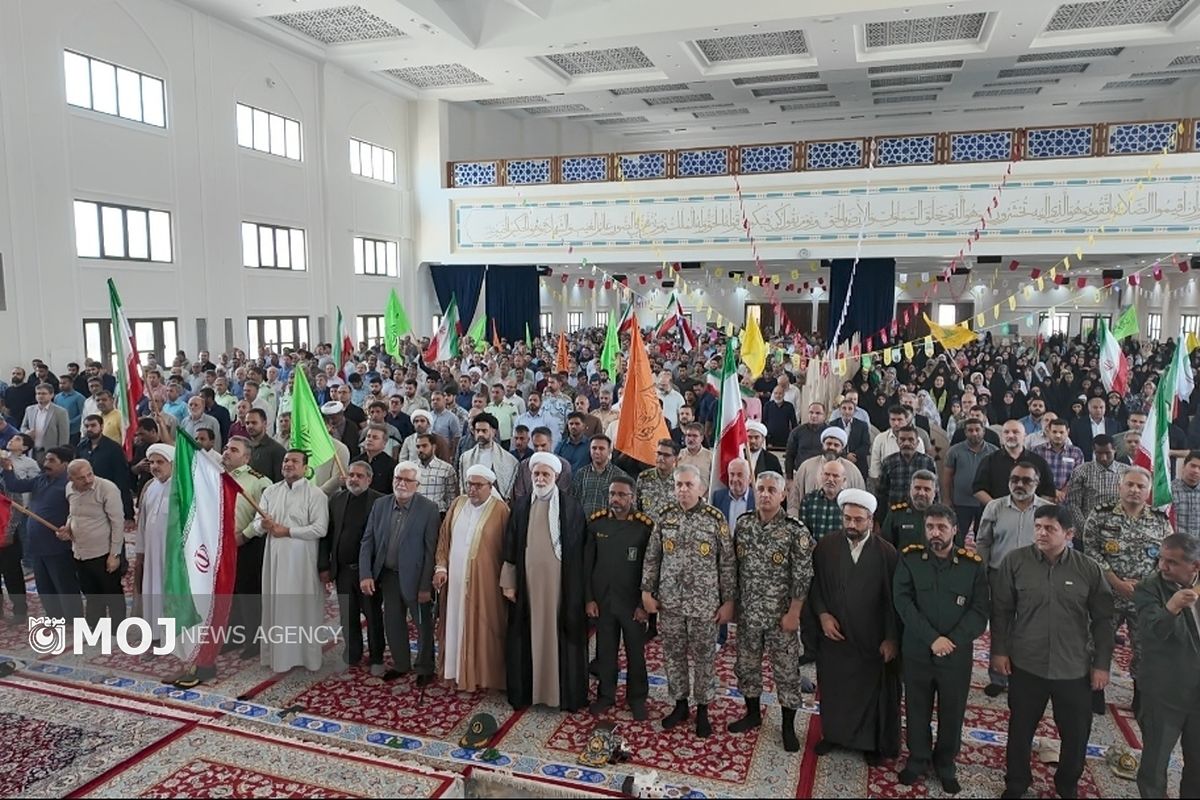 تجمع نمازگران کیش در محکومیت رژیم صهیونیستی 