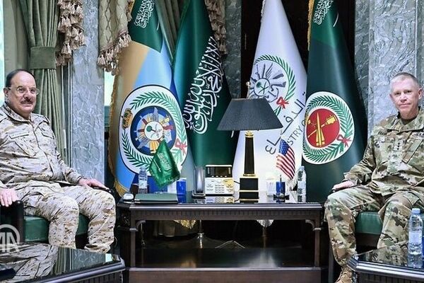فرمانده نیروی هوایی عربستان و معاون فرمانده سنتکام با یکدیگر دیدار کردند 