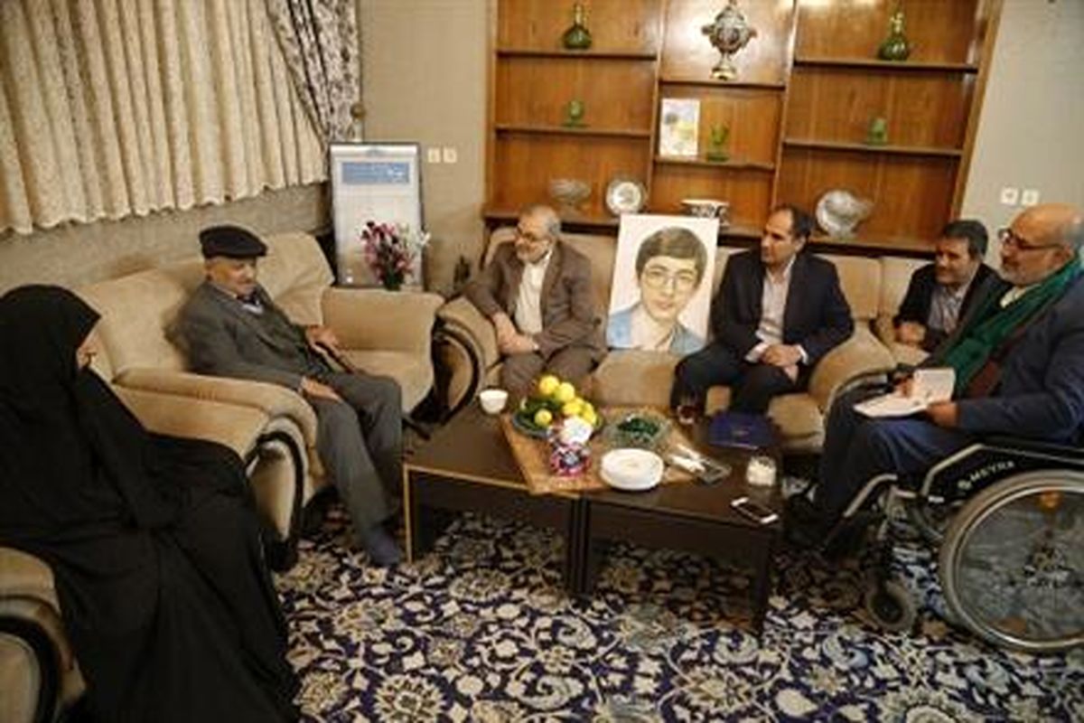 استان دارقم دیدارباخانواده شهدا