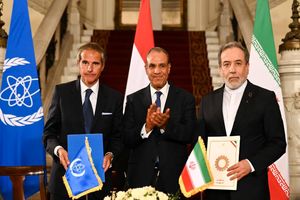 توافق ایران و آژانس بین المللی انرژی اتمی زیر سایه اختلافات داخلی