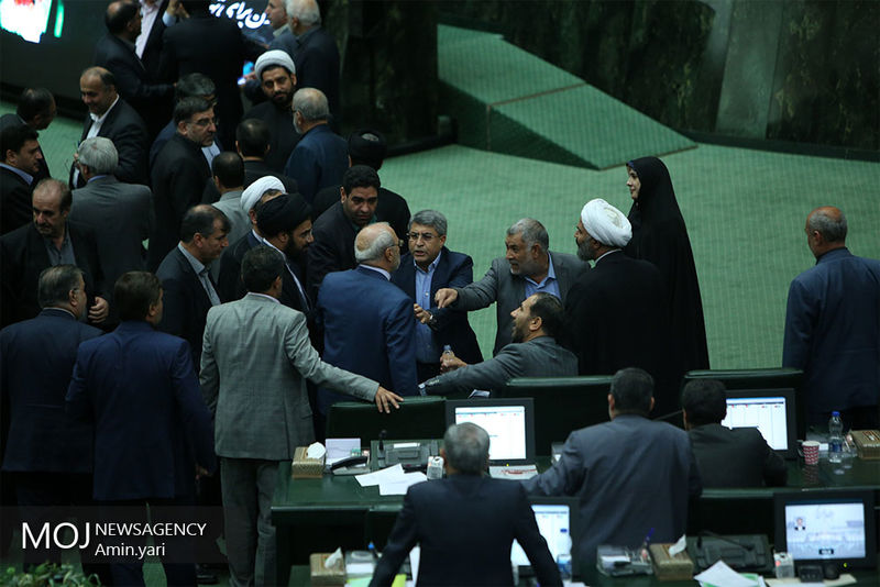 نمایندگان موافق بنزین 2500 تومانی چه کسانی بودند؟