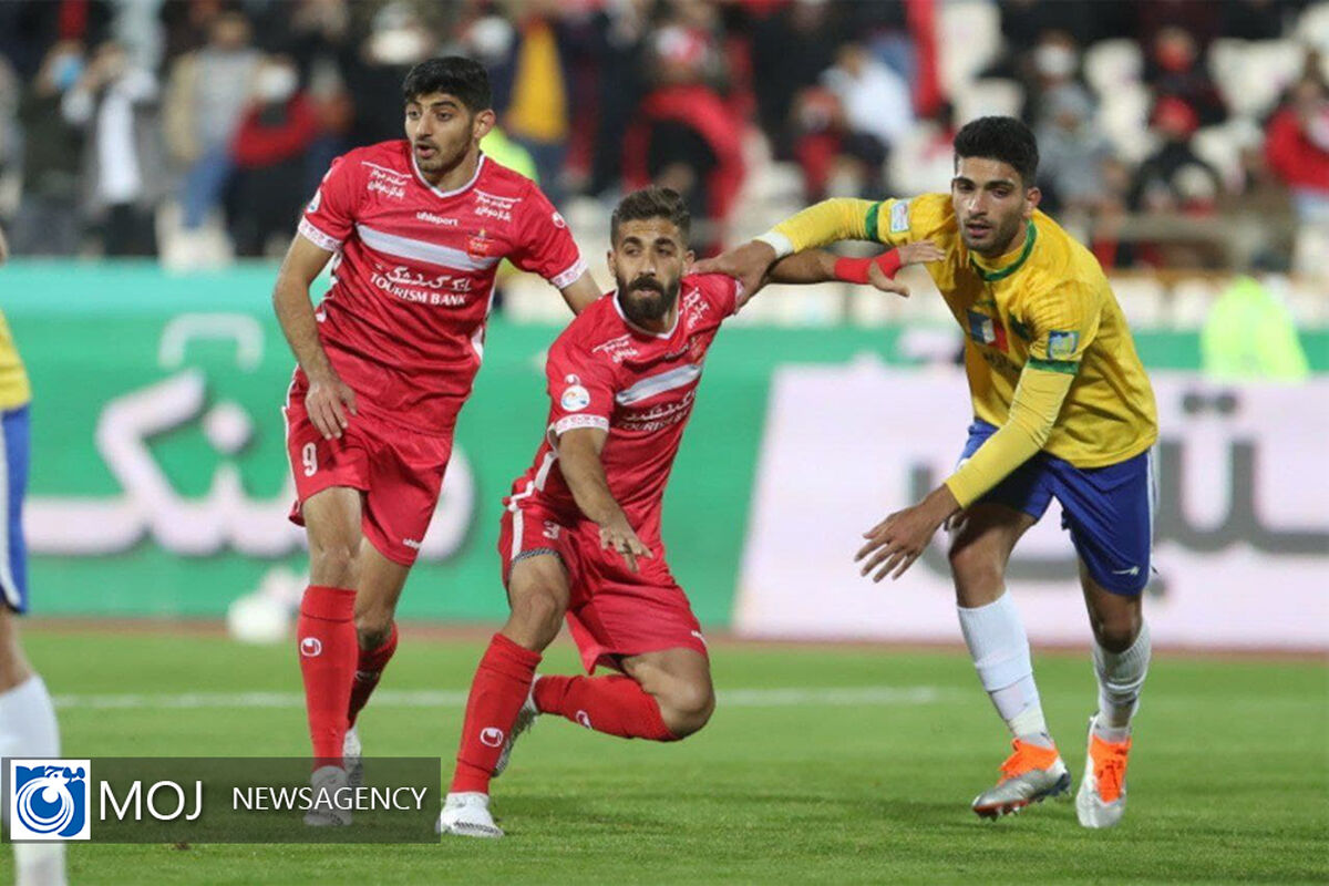 دیدار تیم های فوتبال پرسپولیس و نفت آبادان
