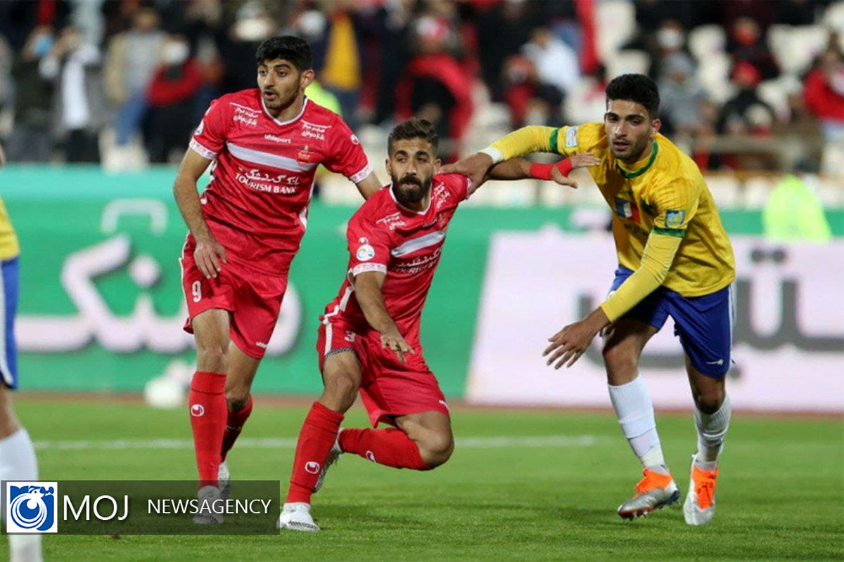 دیدار تیم های فوتبال پرسپولیس و نفت آبادان