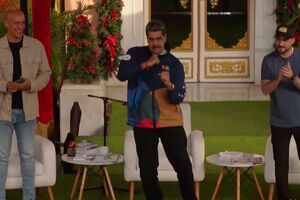 رقص مادورو با آهنگ «بله، صلح» و «صلح، برای همیشه!» + فیلم