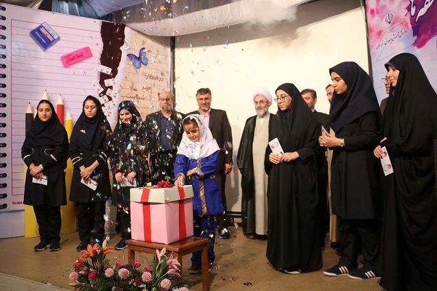جشن عاطفه ها در مدارس گیلان برگزار شد