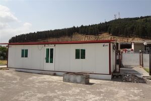 ۳۰۰ کانکس به مناطق زلزله زده توسط وزارت دفاع اهدا شد