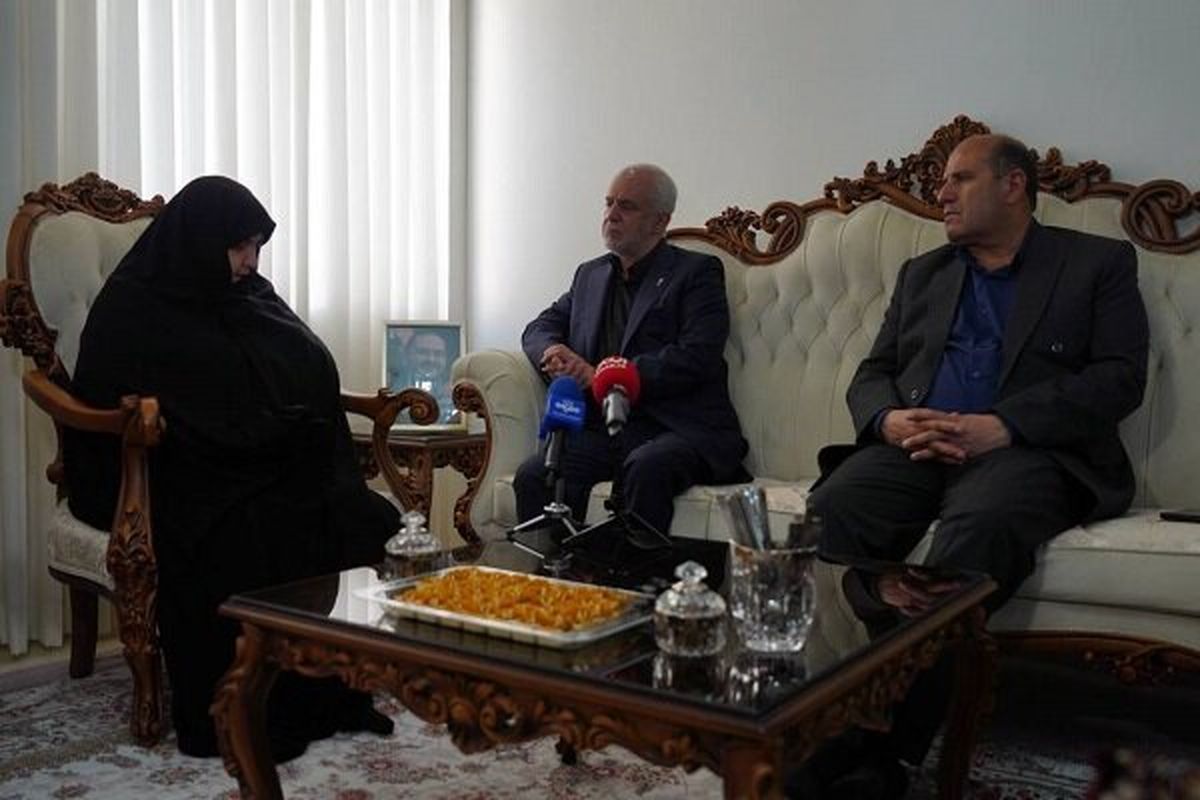رئیس بنیاد شهید با مادر شهید مصطفی گشانی دیدار کرد