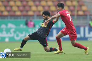 فولاد در دقیقه ۹۰+۲ ضربه نهایی را زد/ پرسپولیس از صدر جا ماند