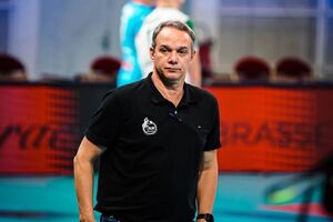 سرمربی تیم ملی والیبال اخراج شد