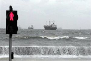 باد، اسکله‌های گردشگری قشم را تعطیل کرد