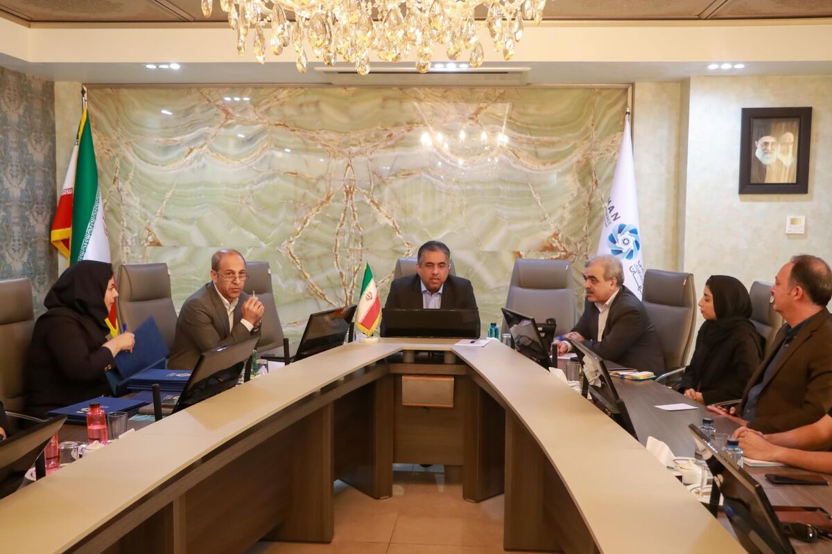 دبیر اتاق اصفهان