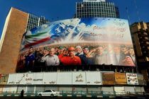 نقش «منم سرباز ایران» به دیوارنگاره میدان ولیعصر (عج)