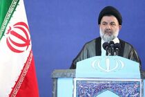 رئیس‌جمهور آمریکا کوچکتر از آن است که در برابر ملت ایران عرض اندام کند