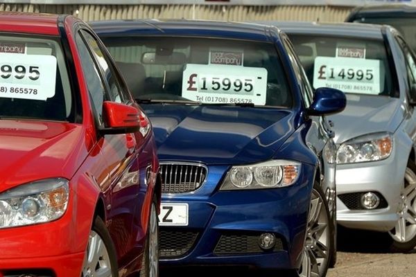 اولین عرضه خودروهای وارداتی شروع شد