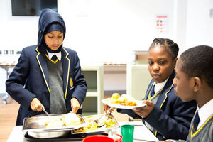 هزینه ناهار دانش آموزان با فناوری شناسایی چهره پرداخت می‌شود