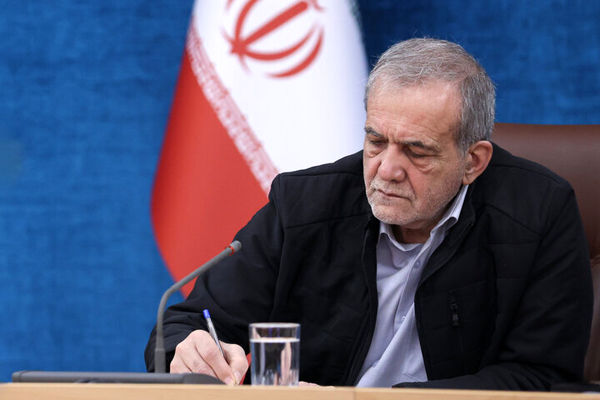 رئیس جمهور درگذشت اکبر عبدی را تسلیت گفت
