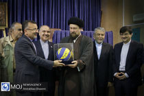 دیدار ورزشکاران و جوانان با سید حسن خمینی