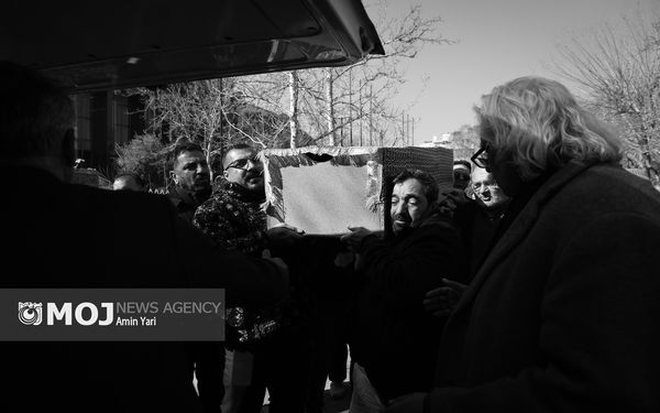 مراسم تشییع پیکر عنایت بخشی