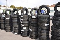 کشف وتوقف بیش از 1000 حلقه لاستیک قاچاق در نائین