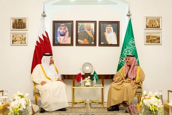 وزیران خارجه قطر و عربستان یا یکدیگر گفتگو کردند