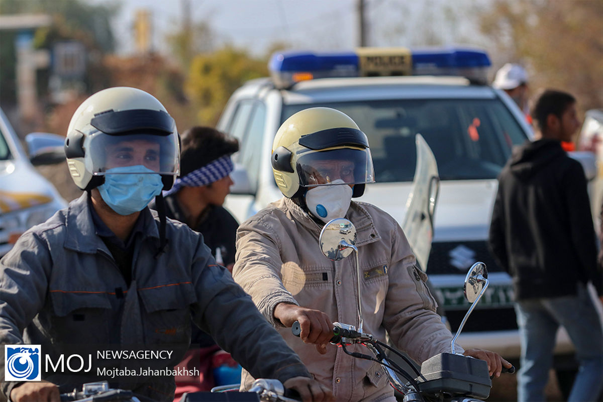 اهدا کلاه ایمنی به راکبان موتورسیکلت به مناسبت هفته حمل و نقل
