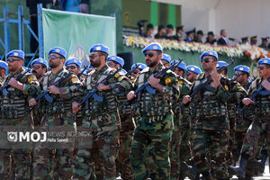 ارتش قبل و بعد از انقلاب در عرصه‌های مختلف در کنار مردم بوده است