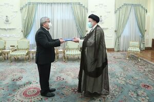 دریافت استوارنامه‌های سفرای جدید شش کشور توسط رئیسی