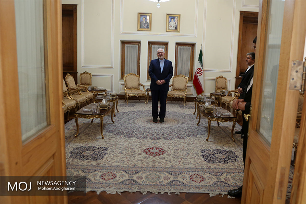 تقدیم رونوشت استوارنامه سفیر جدید مالی به ظریف