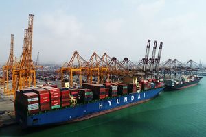 تخلیه و بارگیری 32 میلیون تن کالا در بندر شهید رجایی