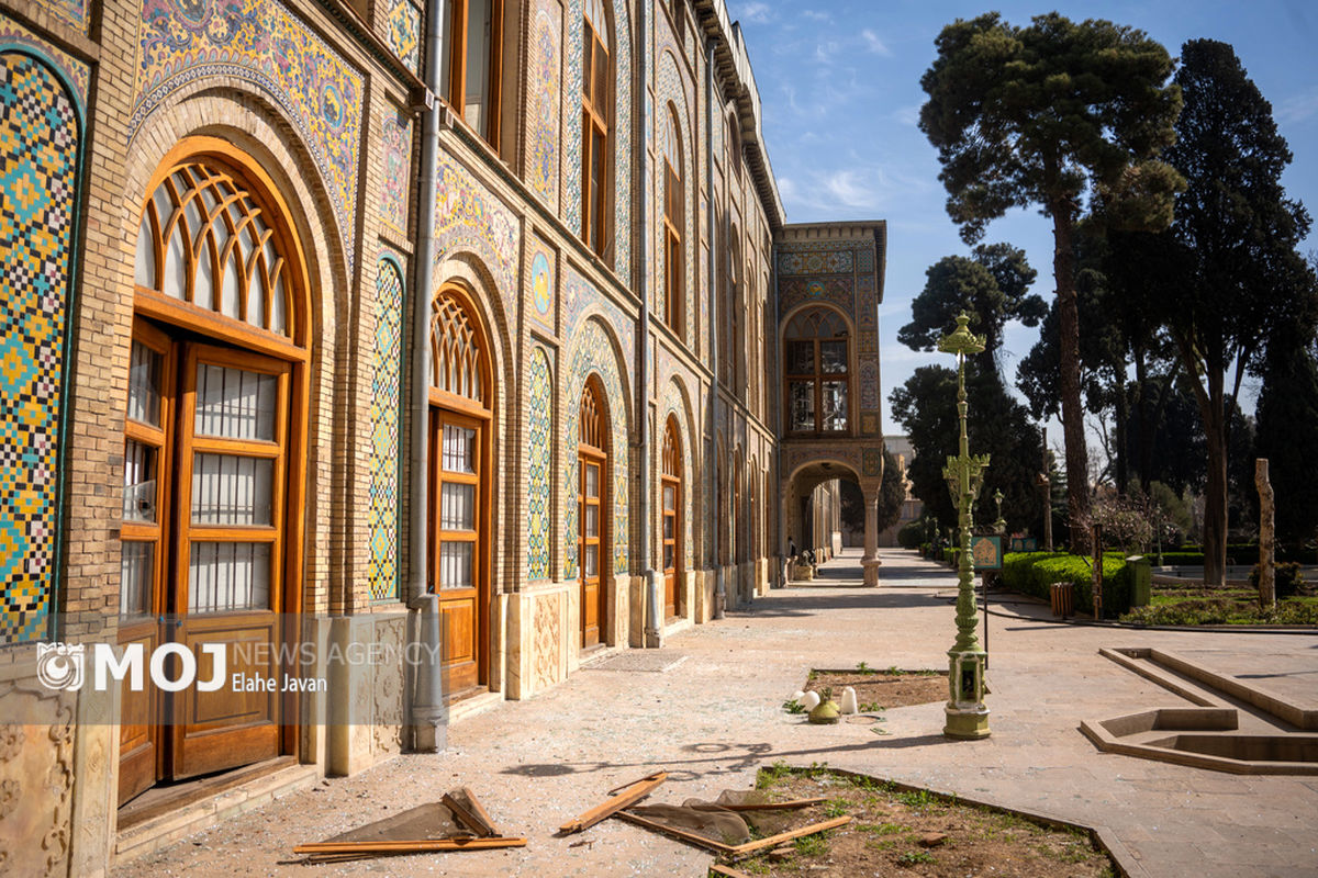 آثار تجاوز هوایی به کاخ گلستان