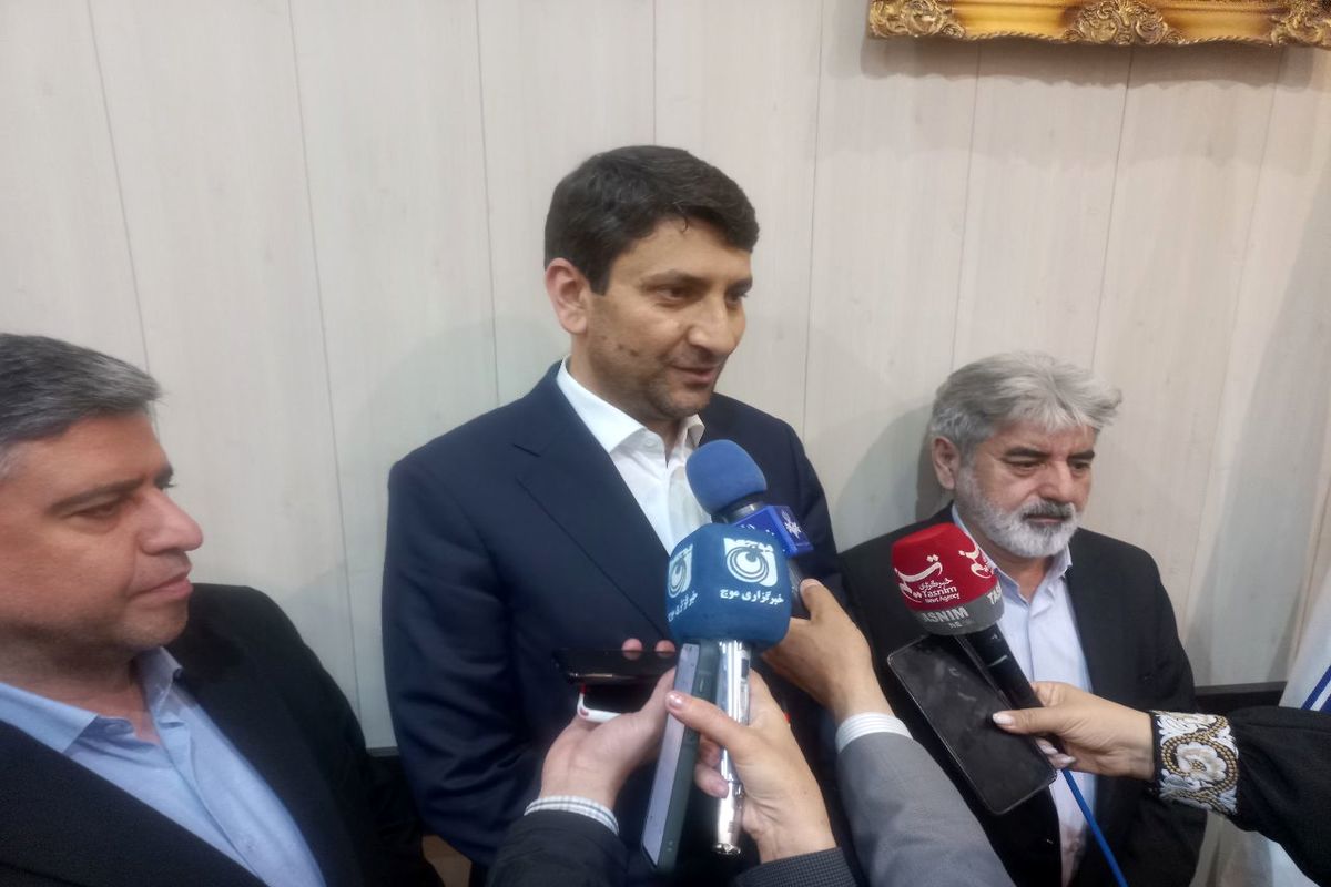 گفتگوی وزیر ارتباطات با خبرنگاران