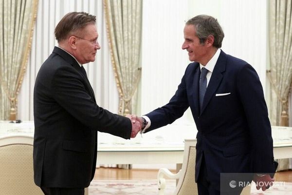گروسی و رئیس روس اتم درباره نیروگاه بوشهر گفتگو کردند