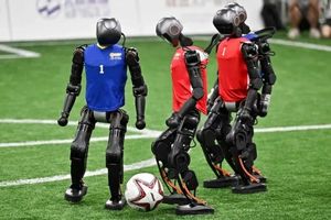 تصاویری جالب از افتتاحیه مسابقات جهانی ربات‌های انسان‌نما در پکن + فیلم