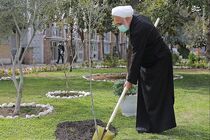 کاشت نهال توسط رئیس قوه قضائیه همزمان با روز درختکاری