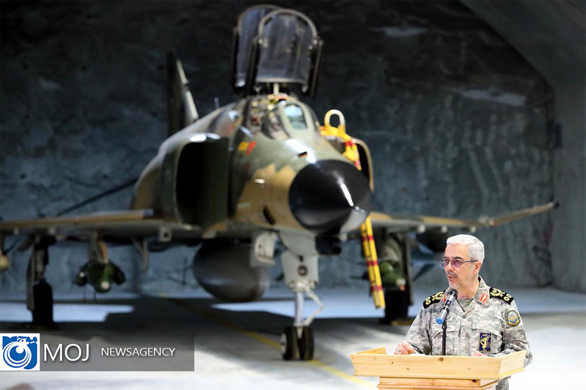 بازدید سرلشکر باقری از پایگاه هوایی راهکنشی عقاب 44 ارتش