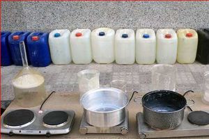 کشف ۲۷۰ لیتر پیش ساز مواد مخدر در کرمانشاه