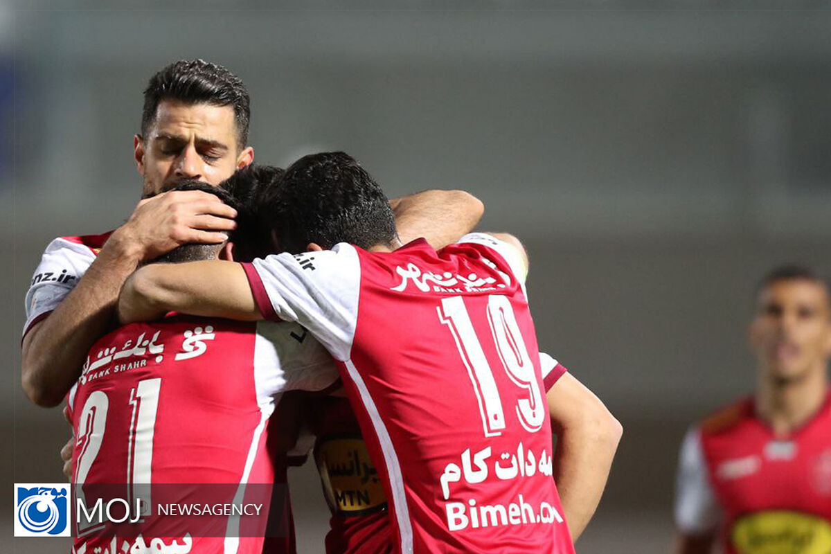 دیدار تیم های فوتبال پرسپولیس و گل گهر سیرجان