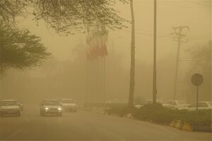 تندباد با سرعت ۸۰ کیلومتر قم را درمی‌نوردد
