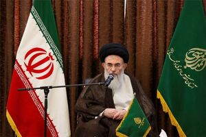 شاعران آئینی، مدافع پیامبر اکرم(ص) هستند