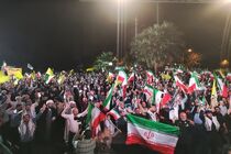 مردم در خیابان‌های تهران برای حمایت از مدافعان کشور به خیابان‌ها آمدند