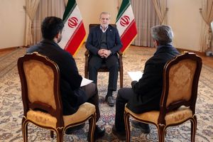 تمام مشکلات، تحریم‌ها و فشارها را با قدرت پشت سر خواهیم گذاشت