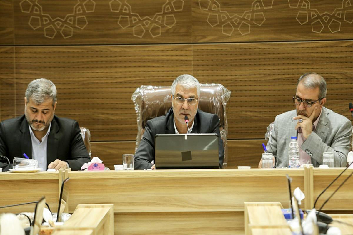 استاندار فارس در جلسه ستاد اجرای سیاست های اقتصاد مقاومتی استان فارس