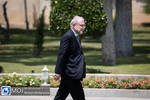 عده ای 20 میلیون می گیرند علیه من توییت بزنند!