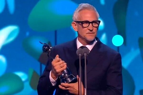 باید صدای بی‌صداها باشیم