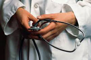 حداکثر کارانه پرداختی به پزشکان ۷۰ میلیون است / مسوولیت پزشکان در قبال بیماران بر کسی پوشیده نیست