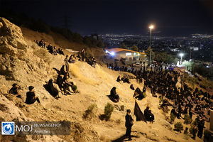 عزاداری شب عاشورای حسینی در کهف الشهدا