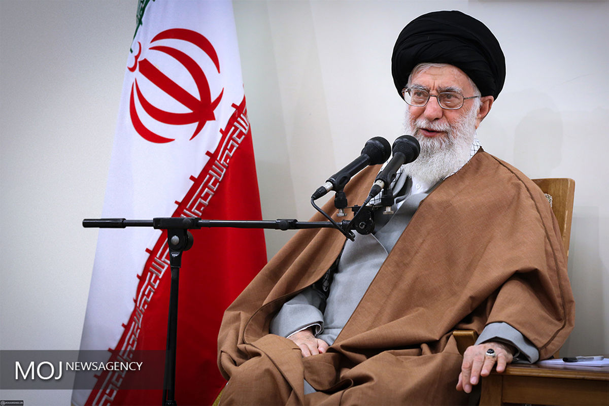 دیدار دست‌اندرکاران کنگره بزرگداشت ۶۵۰۰ شهید استان کرمان با مقام معظم رهبری