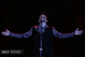 خیلی‌ها تلاش می‌کنند که من دیگر اینجا نباشم