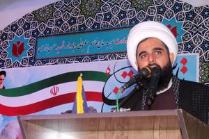 نیازی به بنر و پلاکارد نیست دستورات رهبری باید اجرا شود