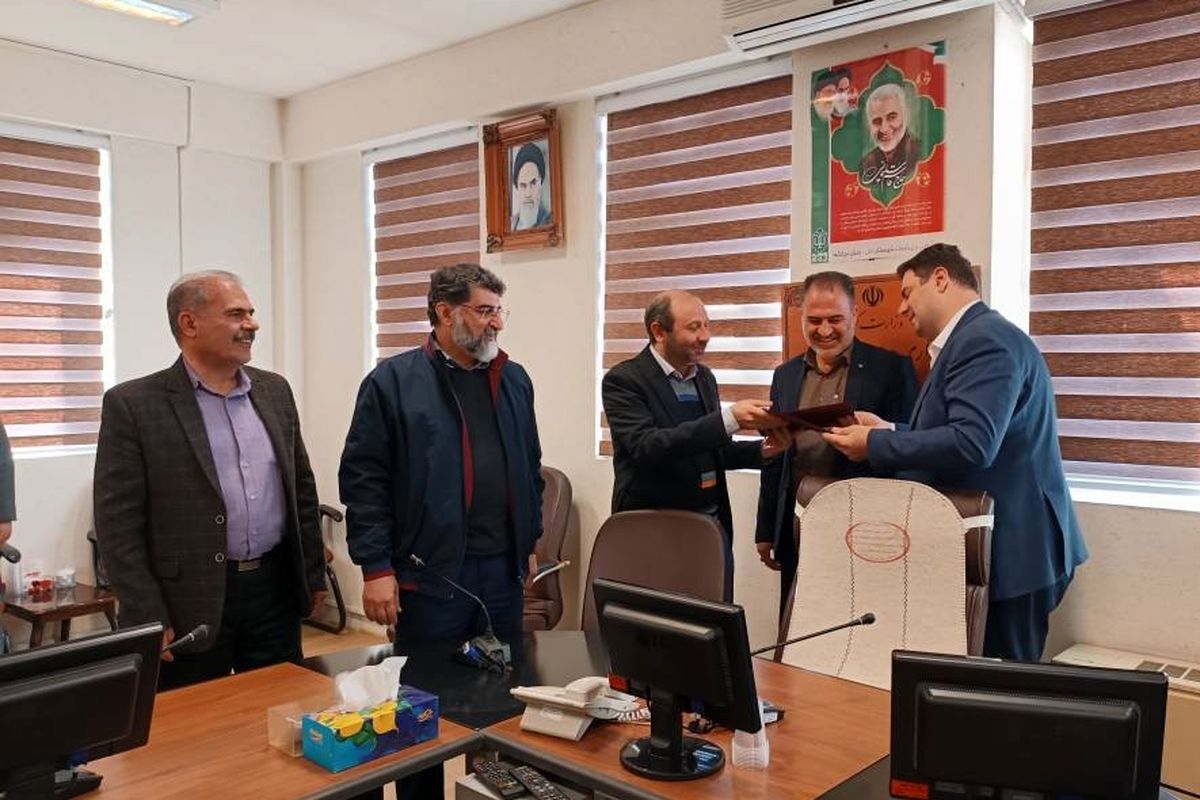 تفاهم نامه پروژه فیبرنوری منازل و کسب و کارهای شهرکرد امضاء شد